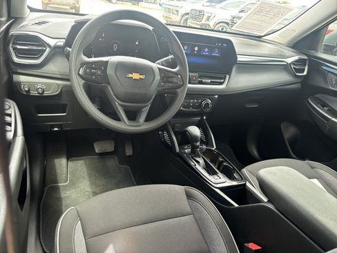 Used 2024 Chevrolet TrailBlazer LT FWD image 16