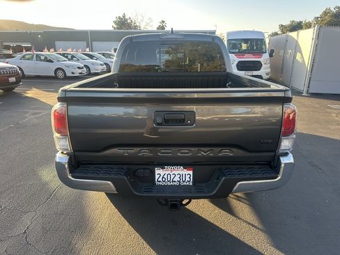 Used 2023 Toyota Tacoma TRD Off-Road image 2