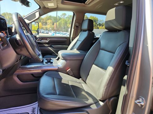 Used 2024 Chevrolet Silverado 2500 LTZ w/ LTZ Convenience Package image 14