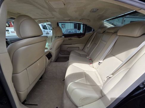 Used 2011 Lexus LS 460 L w/ Luxury Pkg AWD/4WD image 22