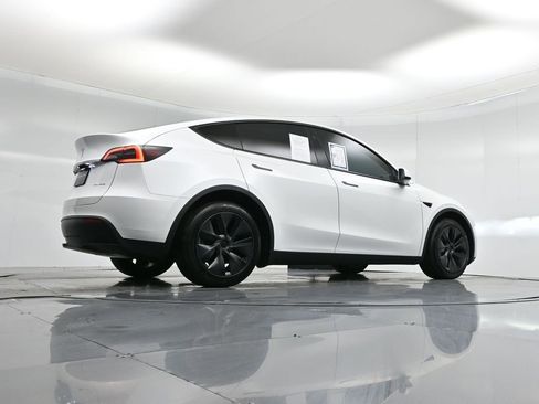 Used 2025 Tesla Model Y Long Range image 46