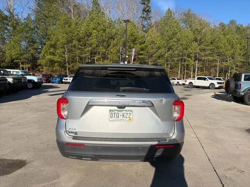 Used 2024 Ford Explorer XLT image 12