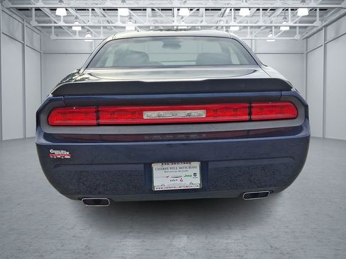 Used 2014 Dodge Challenger SXT RWD image 4