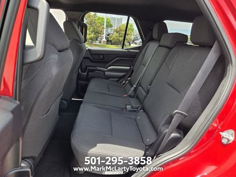 Used 2025 Toyota 4Runner SR5 AWD/4WD image 10