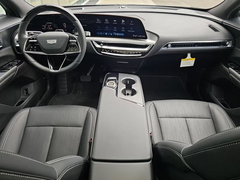 Used 2026 Cadillac Lyriq Sport AWD/4WD image 17