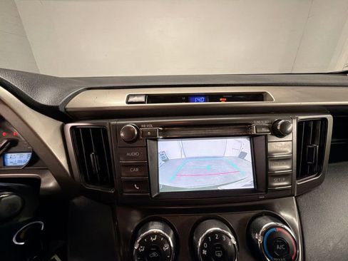 Used 2015 Toyota RAV4 LE image 14