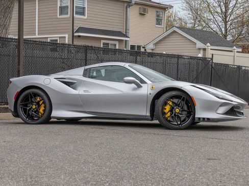Used 2022 Ferrari F8 Tributo RWD image 15