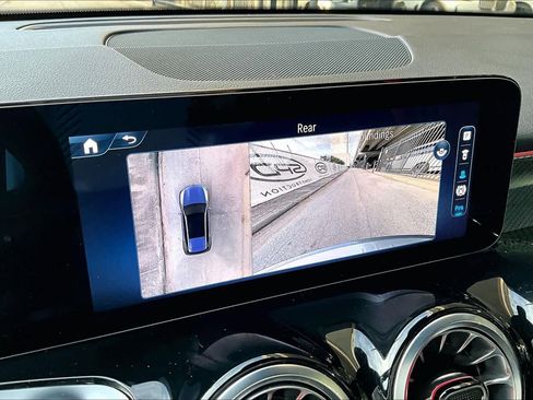 Used 2025 Mercedes-Benz GLB 35 AMG 4MATIC image 26