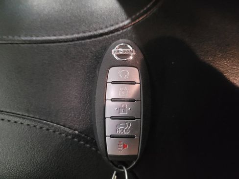 Used 2019 Nissan Rogue SV FWD image 32