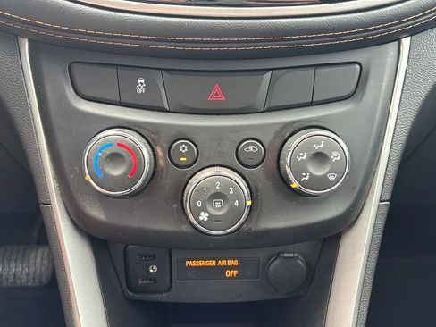 Used 2019 Chevrolet Trax LT w/ LT Convenience Package AWD/4WD image 23
