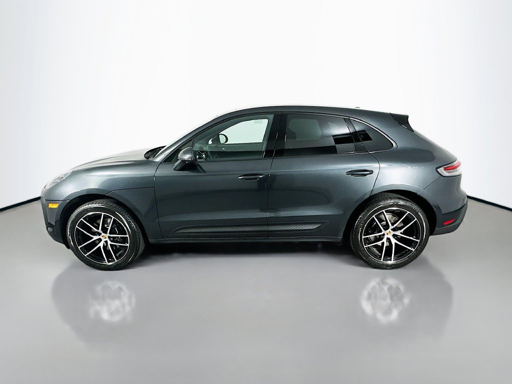 Certified 2025 Porsche Macan AWD/4WD image 2