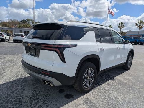 Used 2025 Chevrolet Traverse LT image 5