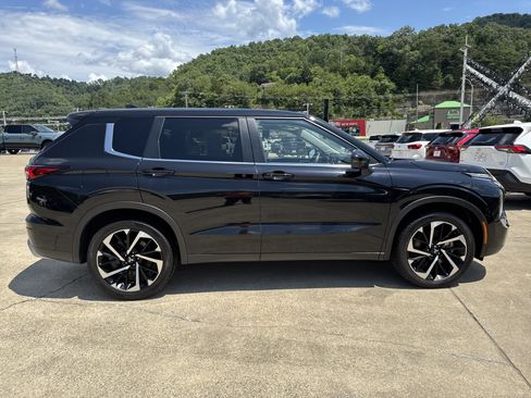 Used 2024 Mitsubishi Outlander SE AWD/4WD image 11