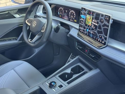 New 2026 Volkswagen Tiguan SE R-Line AWD/4WD image 14