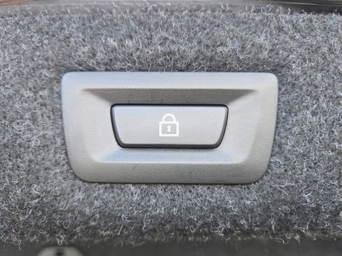 Used 2017 BMW 540i xDrive image 25