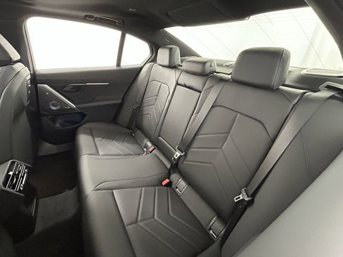 Used 2025 BMW i5 M60 w/ Premium Package image 33