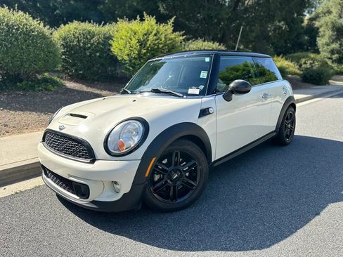 Used 2013 MINI Cooper S image 1