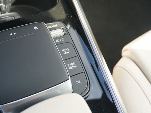 Used 2023 Mercedes-Benz EQB 250+ image 34