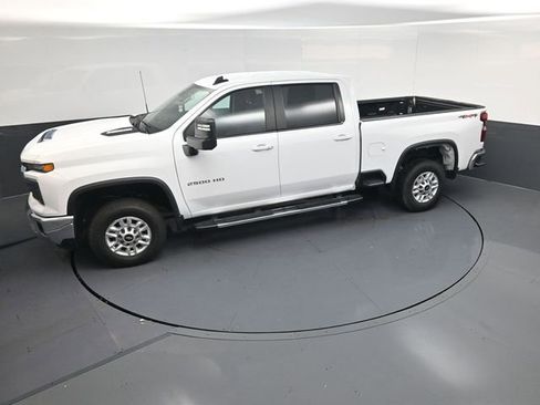 Used 2025 Chevrolet Silverado 2500 LT w/ Convenience Package image 43