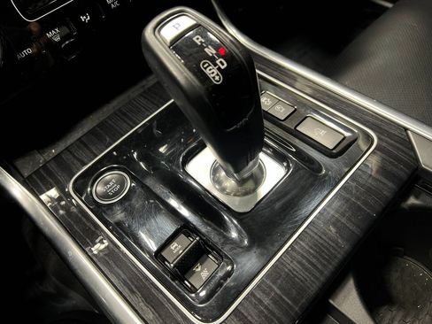 Used 2020 Jaguar XE S RWD image 30