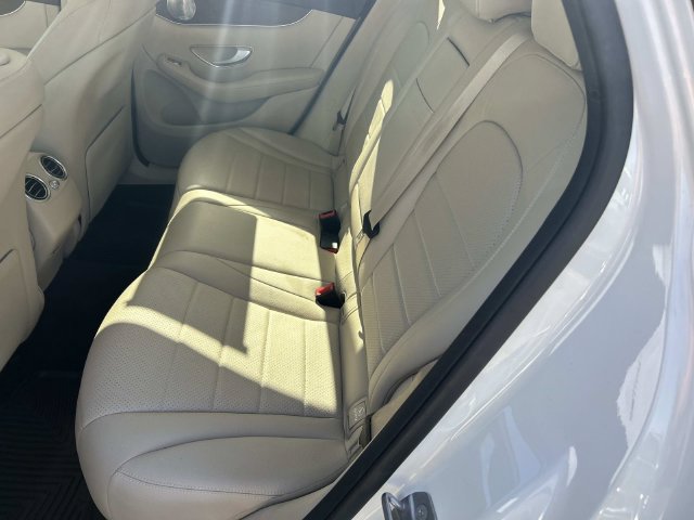 Used 2021 Mercedes-Benz GLC 300 4MATIC image 19