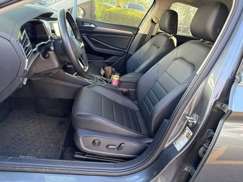 Used 2024 Volkswagen Jetta SE w/ Panoramic Sunroof Package FWD image 6
