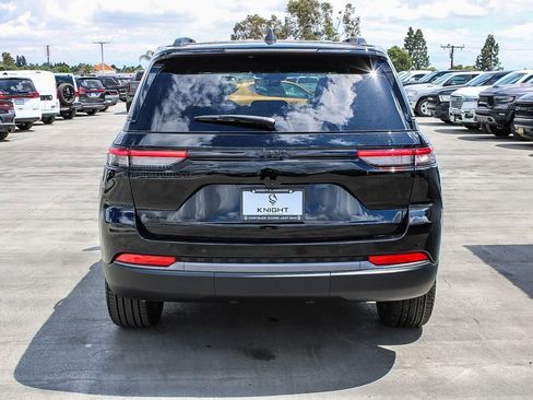New 2026 Jeep Grand Cherokee Limited w/ Limited Altitude Package AWD/4WD image 8