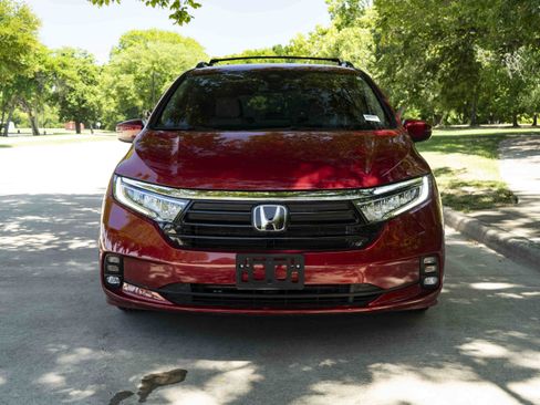 Used 2024 Honda Odyssey EX image 3