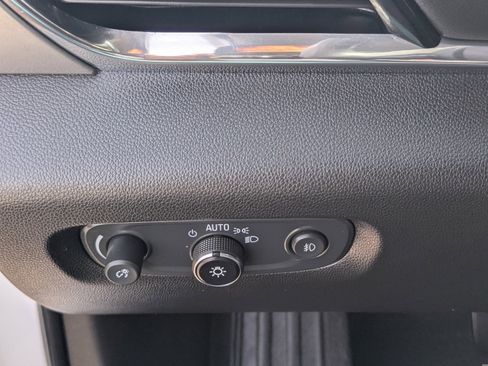 Used 2020 Chevrolet Traverse LT image 15