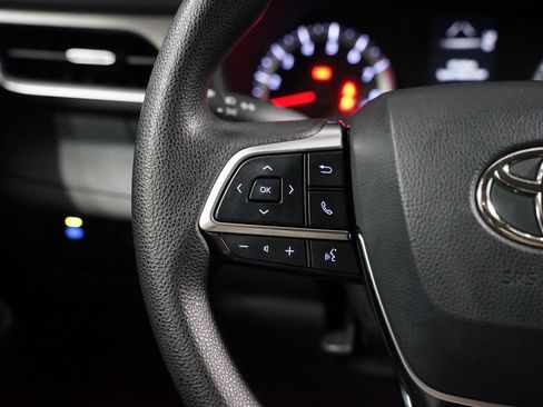 Used 2021 Toyota Highlander L FWD image 14