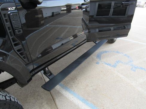 Used 2024 Ford F250 XLT w/ XLT Premium Package image 8