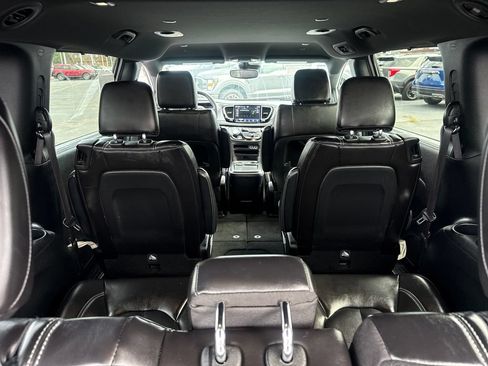Used 2024 Chrysler Pacifica Touring-L w/ S Appearance Package AWD/4WD image 14