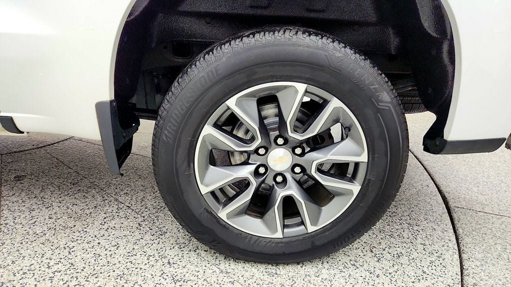 Used 2022 Chevrolet Silverado 1500 LT AWD/4WD image 9