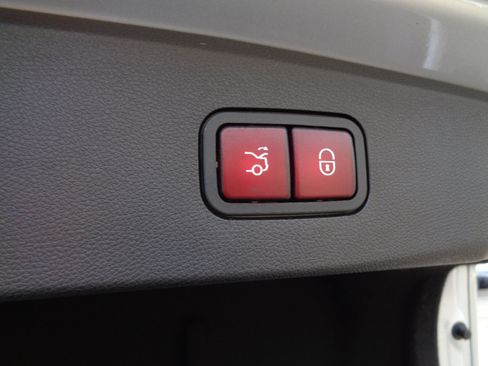 Used 2011 Mercedes-Benz E 350 4MATIC Sedan image 27