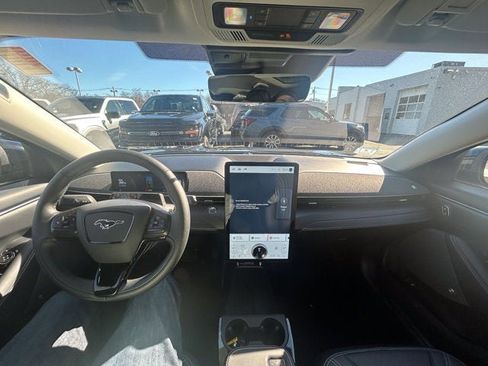 Used 2021 Ford Mustang Mach-E Premium image 23