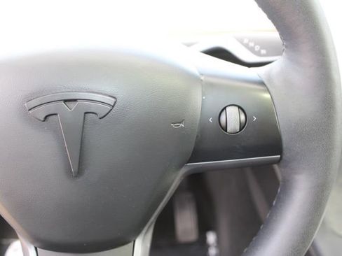 Used 2024 Tesla Model Y Long Range image 15