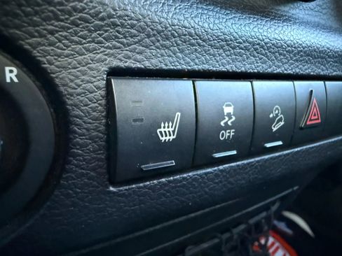 Used 2018 Jeep Wrangler Unlimited Sahara w/ Connectivity Group image 20