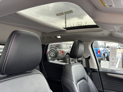 Used 2021 Ford Escape SEL w/ Technology Package image 19