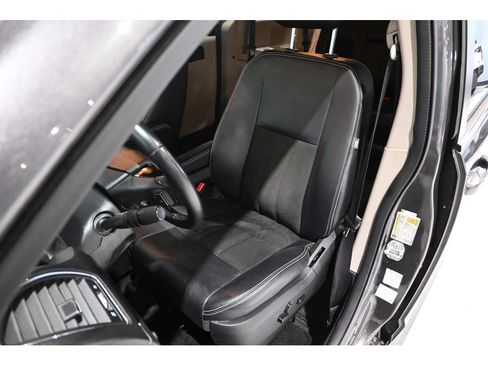 Used 2019 Dodge Grand Caravan SXT FWD image 14