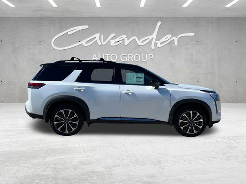 New 2026 Nissan Pathfinder Platinum image 17