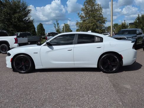 Used 2016 Dodge Charger SXT RWD image 3