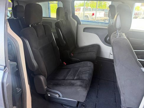 Used 2016 Dodge Grand Caravan SE w/ Quick Order Package 29E SE FWD image 18