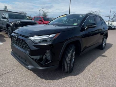 Used 2025 Toyota RAV4 XLE image 6