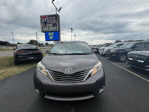 Used 2014 Toyota Sienna XLE w/ XLE Premium Package FWD image 10