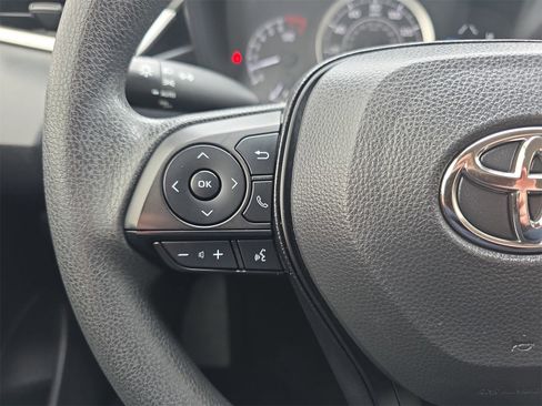 Used 2022 Toyota Corolla LE image 16