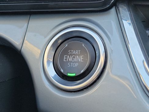 Used 2025 Chevrolet Trax LT FWD image 31