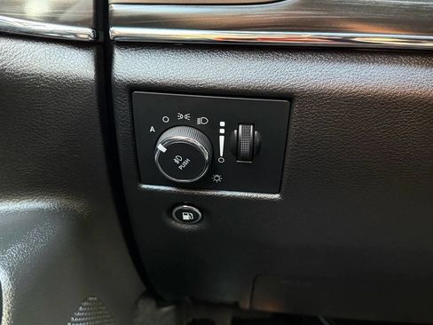 Used 2019 Jeep Grand Cherokee Limited w/ Luxury Group II image 25