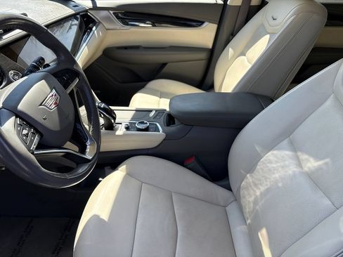 Used 2023 Cadillac XT6 Premium Luxury FWD image 6