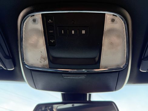 Used 2016 Dodge Charger SXT image 26