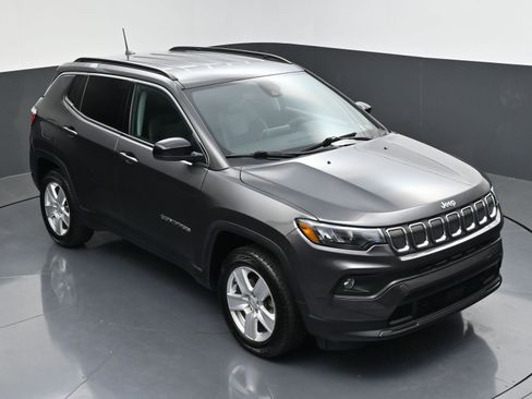 Used 2022 Jeep Compass Latitude AWD/4WD image 43